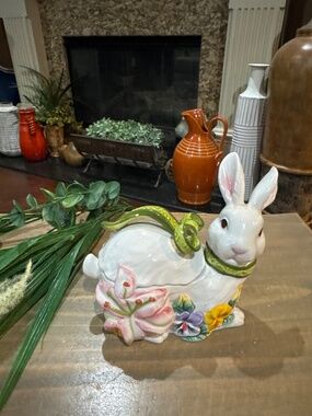 Corner Ruby Ceramic Rabbit Candy Canister Floral Design Theme 6”L x 5”